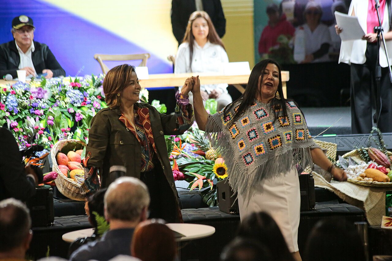 Imagen de la posesión de la nueva viceministra