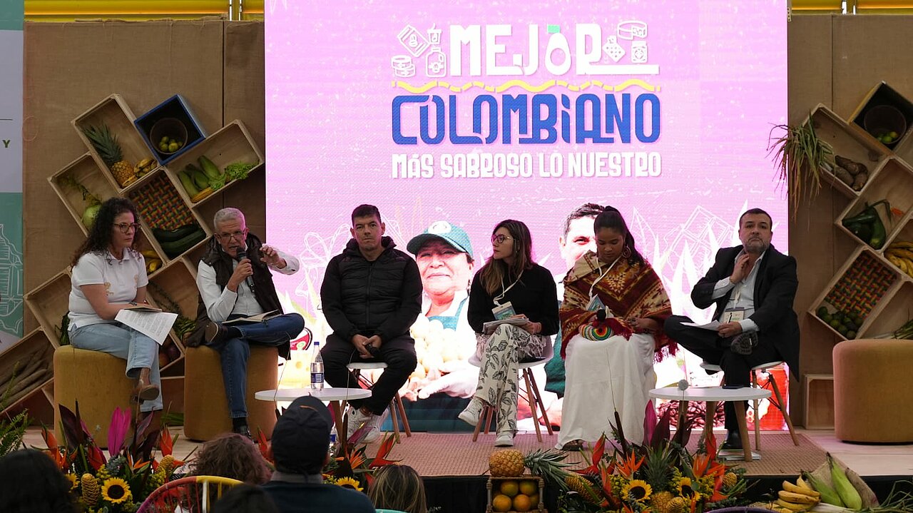 En la imagen la Secretaria de Desarrollo Rural  de Pradera Valle