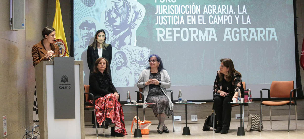 En la imagen se muestra debate de la academia con el  MADR