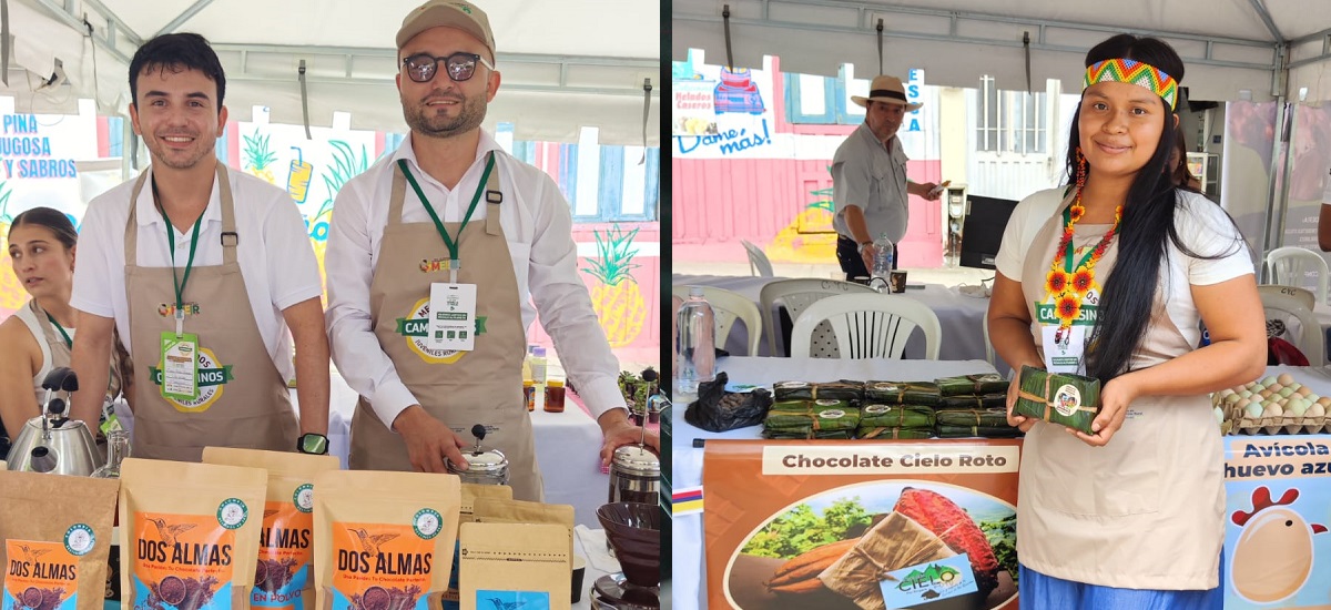 En la foto superior izquierda, hay dos hombres de pie detrás de una mesa con varios productos alimenticios, entre ellos lo que parecen bolsas de café o especias. Llevan delantales, lo que sugiere que podrían ser vendedores o trabajadores del evento. La foto superior derecha muestra a un hombre de pie junto a una mesa con un cartel que dice «Chocolate Cielo Roto». Lleva un sombrero y parece estar conversando o presentando algo. La foto inferior muestra a una mujer delante de una mesa con un cartel que dice «Chocolate Cielo Roto» y «Aguacate Azul». Sostiene un producto, posiblemente una tableta de chocolate o un artículo similar, y lleva una diadema de colores.