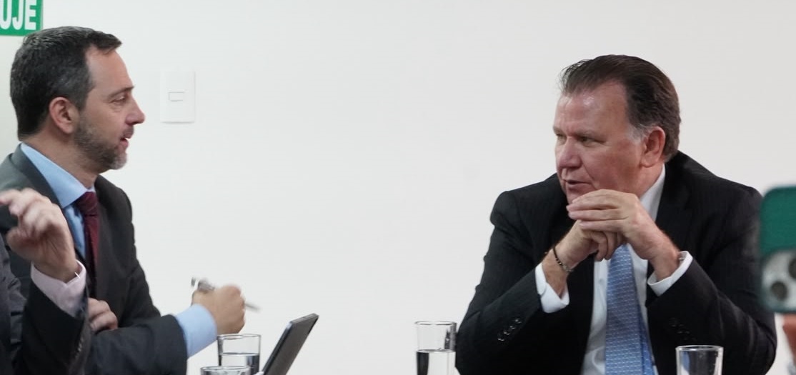 En la fotografía el ministro de Agricultura y el representante para Colombia del BID