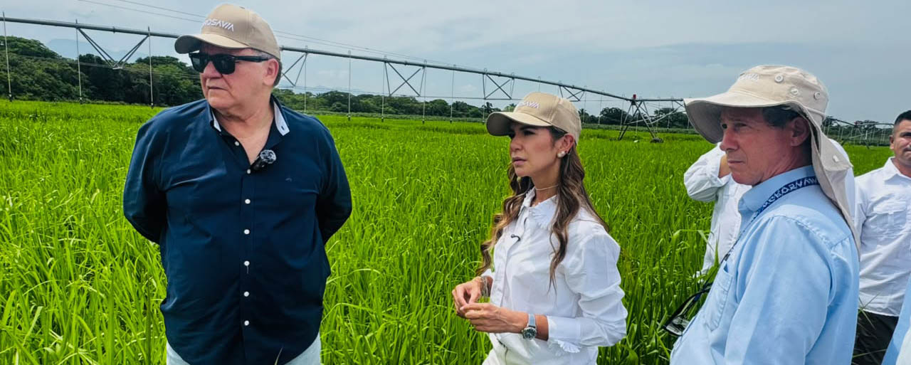 En la fotografía el ministro de Agricultura y la gobernadora del Cesar 