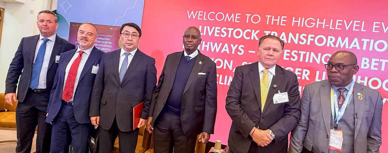 En la fotografía el ministro de Agricultura de Colombia y asistentes al Foro de la Fao