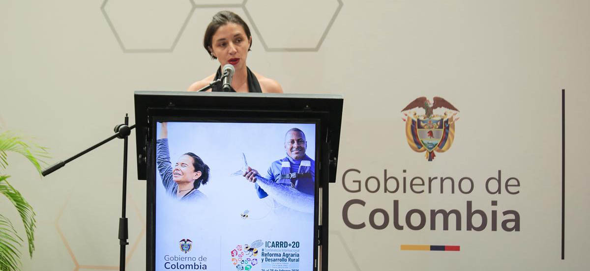 En la imagen se puede apreciar a la ministra dando una conferencia sobre ICARD