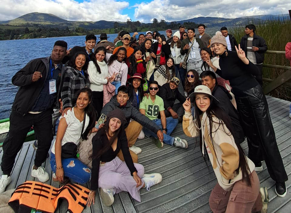 En la imagen se muestra jovenes 