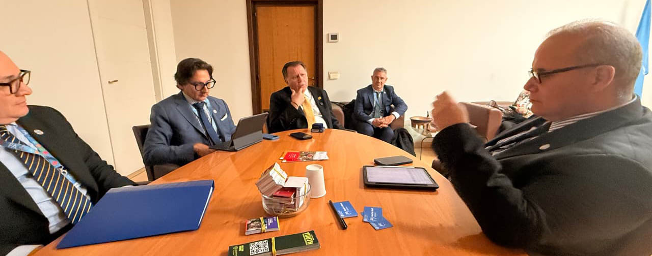 En la fotografía el ministro de Agriculrura de Colombia con representantes de la FAO