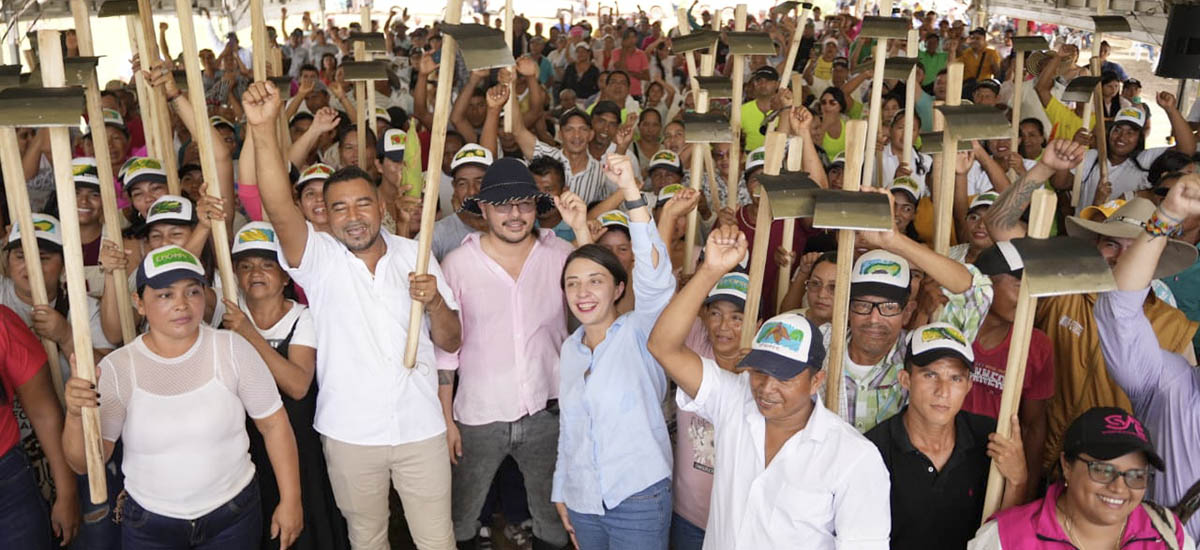 En la imagen la Ministra de Agricultura en la entrega de tierras en Cordoba