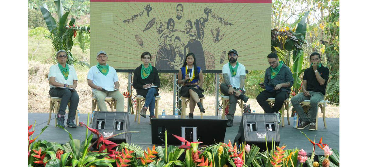 En la imagen se aprecia mesa de consolidación de Reserva Campesina