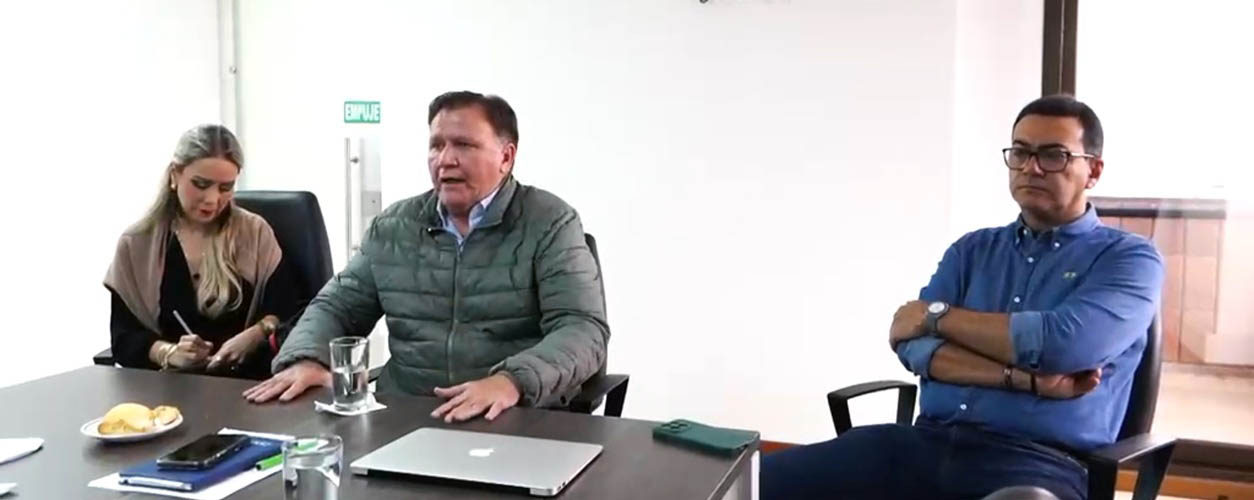 En la fotografía el Minisro de Agricultura y el Director del DNP