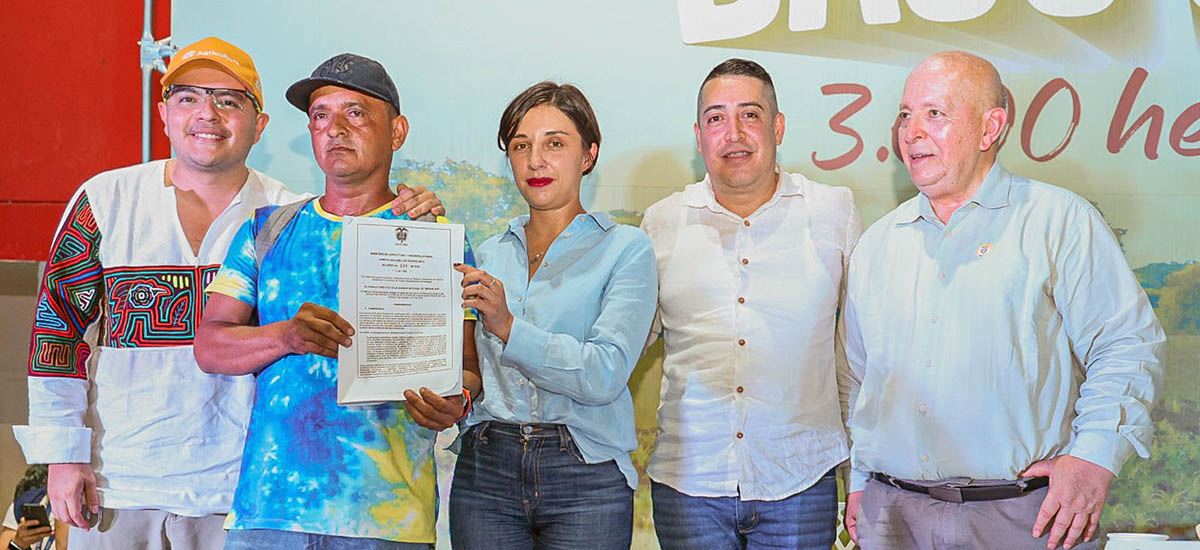 Más de 3.600 hectáreas que pertenecieron a paramilitares y narcotraficantes fueron entregadas al campesinado antioqueño