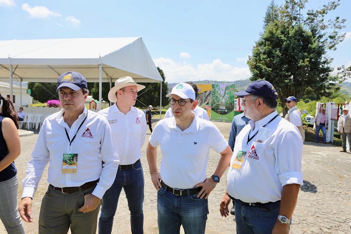 MinAgricultura hibrido de maíz foto interna 3 web.jpg